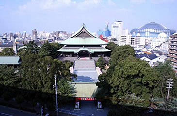 大都会のオアシス金光教泉尾教会の全景