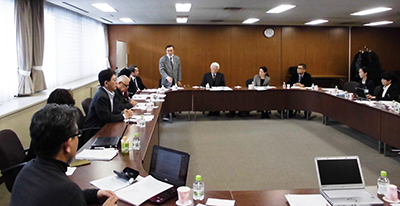 立正佼成会本部で開催された2014年度最初のJLC会議で受入教団を代表して挨拶をする根本昌廣外務部長