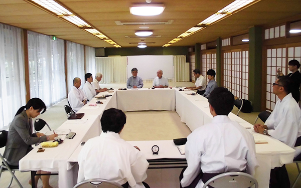 むつみ会神幸殿で開催された第196回JLC会議の様子