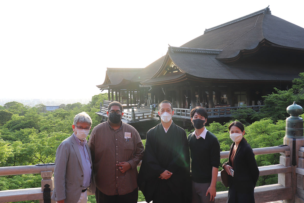 四天王寺と上賀茂神社と清水寺を訪問したタイヒル・シャルマ氏