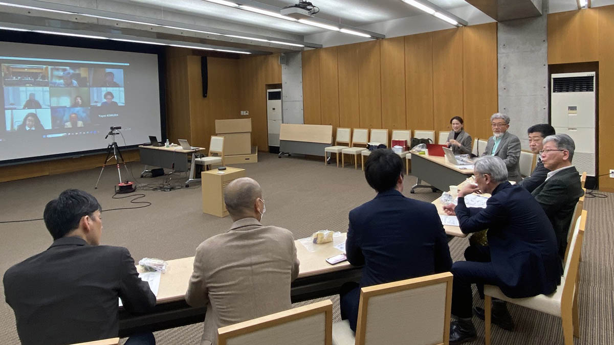  金光教大阪センターで対面とオンラインのハイブリッド形式で開催された第238回JLC会議の様子