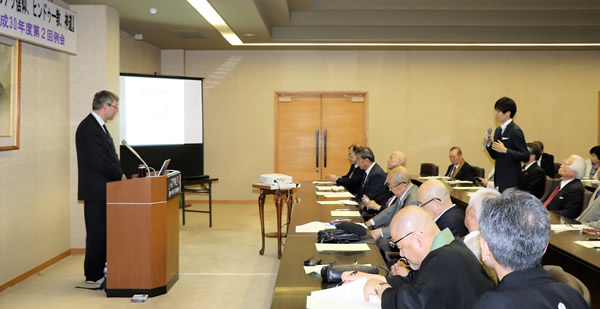 質問をする嘉木谷英幸氏