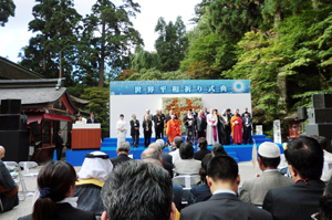 内外の宗教指導者を代表して、神習教教主の芳村正徳日本宗教連盟理事長が『比叡山メッセージ2012』を発表した