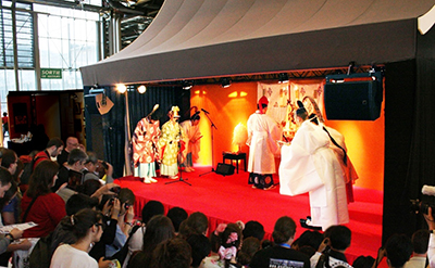 JAPAN EXPO開会セレモニー祭典で、祭主として祭詞を奏上する三宅善信代表 JAPAN EXPO開会セレモニー祭典で、祭主として祭詞を奏上する三宅善信代表