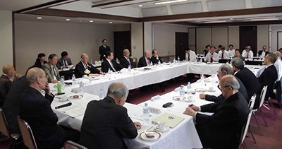 WCRP日本委員会の理事会で発言する三宅善信代表 WCRP日本委員会の理事会で発言する三宅善信代表