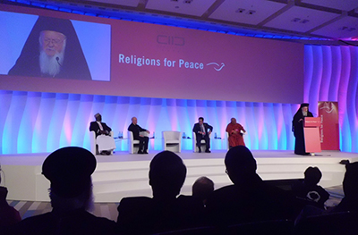 正教会の全地総主教バルトロマイ1世の講演に耳を傾ける各国の代表たち 正教会の全地総主教バルトロマイ1世の講演に耳を傾ける各国の代表たち
