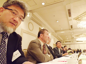 コルモス会議で発言する鈴木岩弓東北大学教授 コルモス会議で発言する鈴木岩弓東北大学教授
