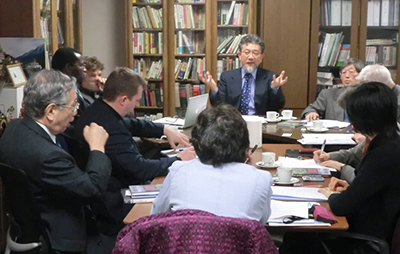 有明教育芸術短期大学学長室で開催された理事会で、三宅善信代表の理事長就任が決定した 有明教育芸術短期大学学長室で開催された理事会で、三宅善信代表の理事長就任が決定した