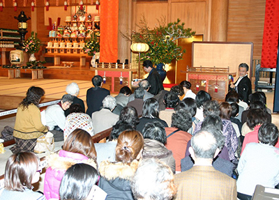正月三が日の泉尾教会広前は終日、参拝者で賑わう 正月三が日の泉尾教会広前は終日、参拝者で賑わう