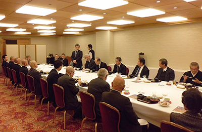 事務局長として国宗会員諸師の挨拶する三宅善信師 事務局長として国宗会員諸師の挨拶する三宅善信師