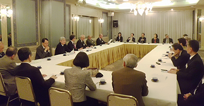 理事としてコルモス会議のあり方について積極的に発言する三宅善信師 理事としてコルモス会議のあり方について積極的に発言する三宅善信師