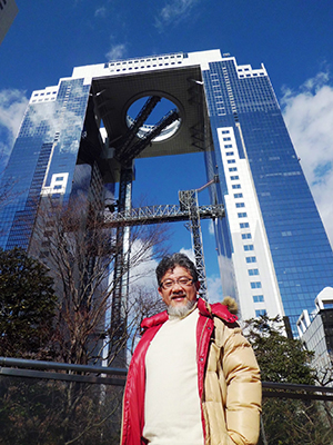 空中庭園を視察した三宅善信代表 空中庭園を視察した三宅善信代表