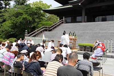 御神田御田植祭で祭主を勤める三宅善信代表 御神田御田植祭で祭主を勤める三宅善信代表
