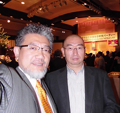 共にチベット支援活動をしている真言宗御室派大本山大聖院の吉田正裕座主と三宅善信代表 共にチベット支援活動をしている真言宗御室派大本山大聖院の吉田正裕座主と三宅善信代表