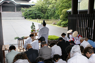 御神田お田植祭で祭主を勤める三宅善信代表 御神田お田植祭で祭主を勤める三宅善信代表