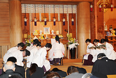 亡母の百日祭で祭主として祭詞を奏上 亡母の百日祭で祭主として祭詞を奏上