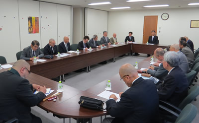 奈良国立博物館で開催された大阪府宗教連合会で発言する三宅善信代表 奈良国立博物館で開催された大阪府宗教連合会で発言する三宅善信代表