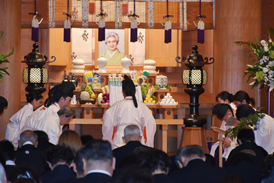 祭主として祭詞を奏上する三宅善信代表 祭主として祭詞を奏上する三宅善信代表