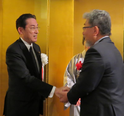 岸田文雄政調会長を挨拶する三宅善信代表