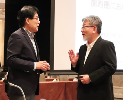プレミアムセミナーの講師を務めた元総務大臣の増田寛也野村総研顧問と歓談する三宅善信代表