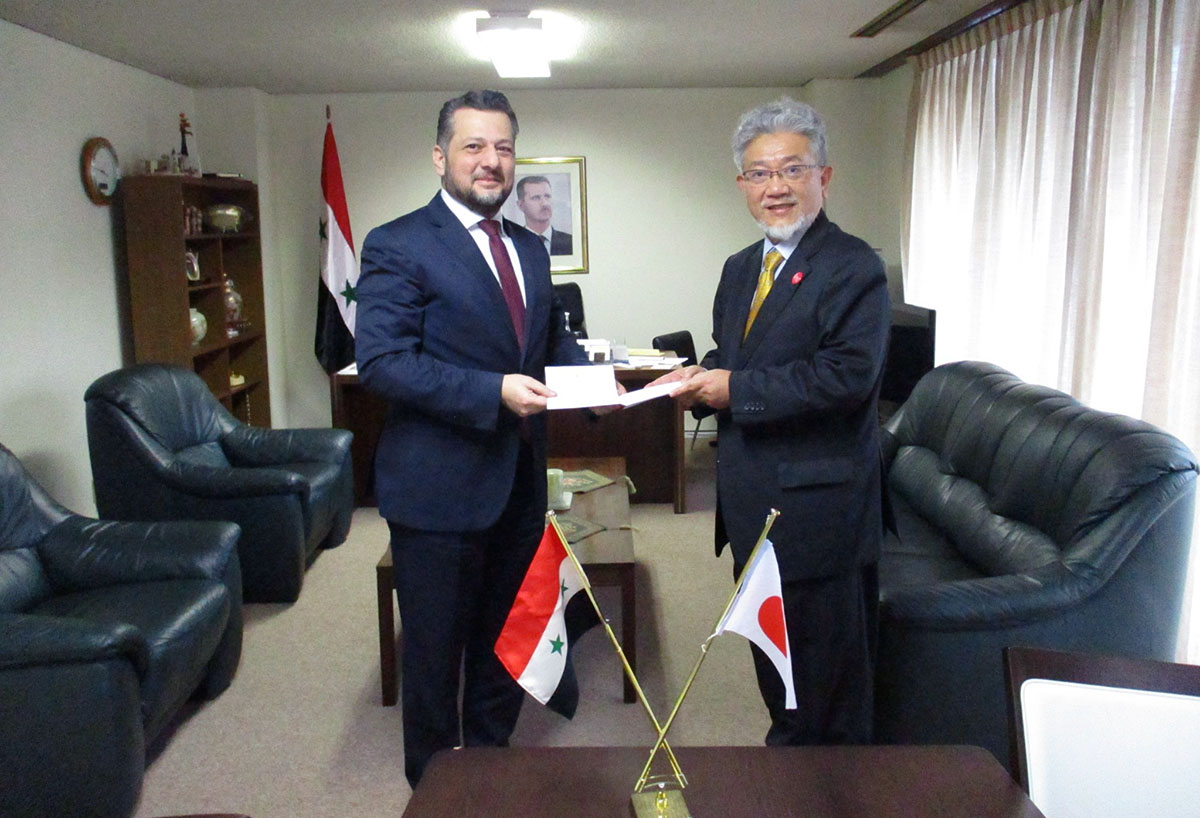 駐日シリア代理大使と会談する善信代表