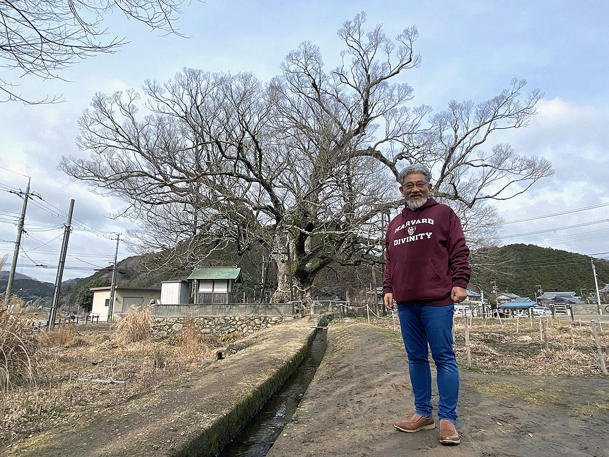  野間の大ケヤキと三宅善信代表
