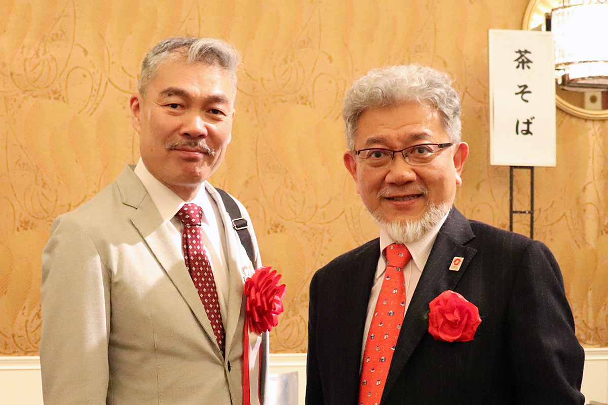 講師を務めた藤井聡京都大学大学院教授と三宅善信代表