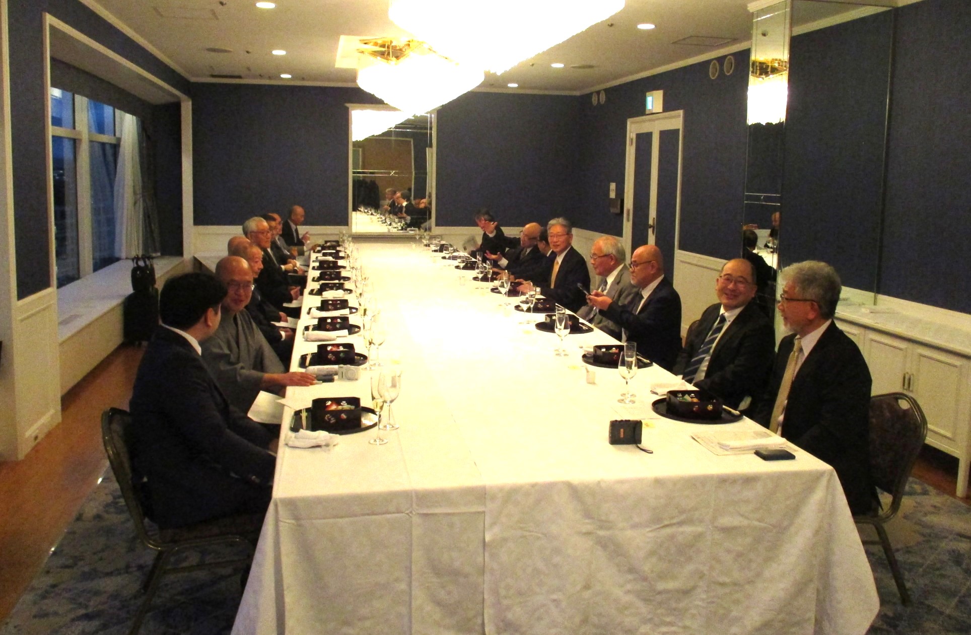 リーガロイヤルホテルで開催された国際宗教同志会の2025年度納会の様子