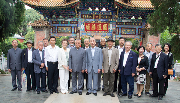 圓通禅寺で刀述仁雲南省佛教協会会長らと