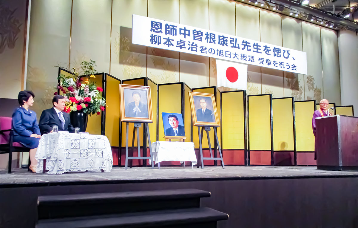宗教界を代表して祝辞を述べる吉村暲英融通念佛宗管長