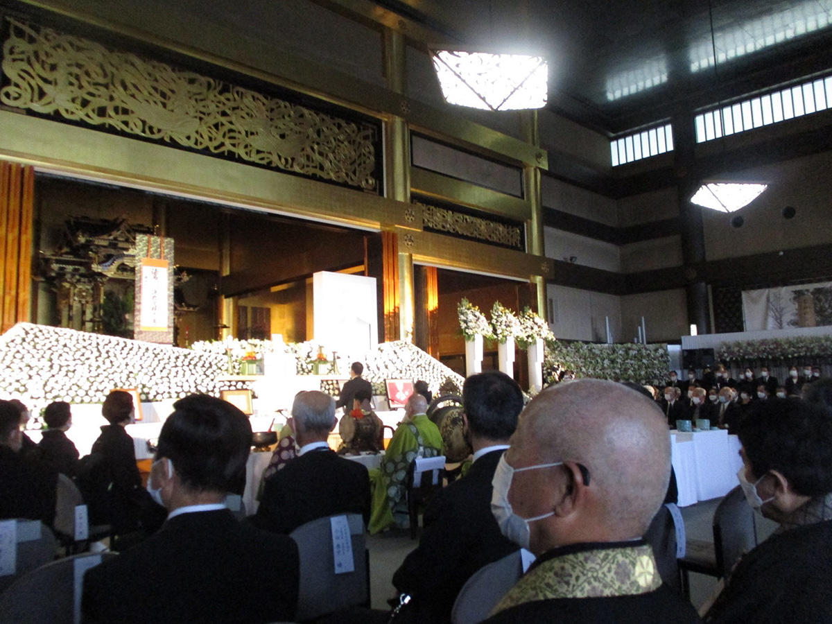 岸田総理も列席し、南御堂で厳修された左藤恵師の本葬