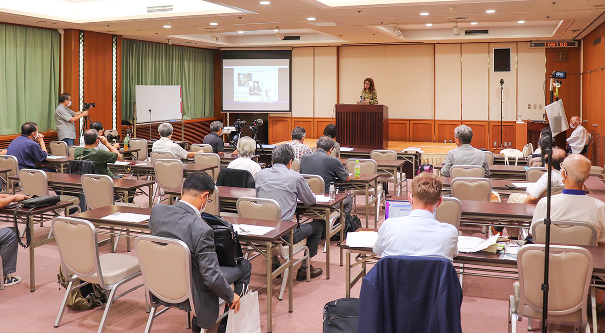 斎宮セミナーで講演する滋賀大学の真鍋晶子教授