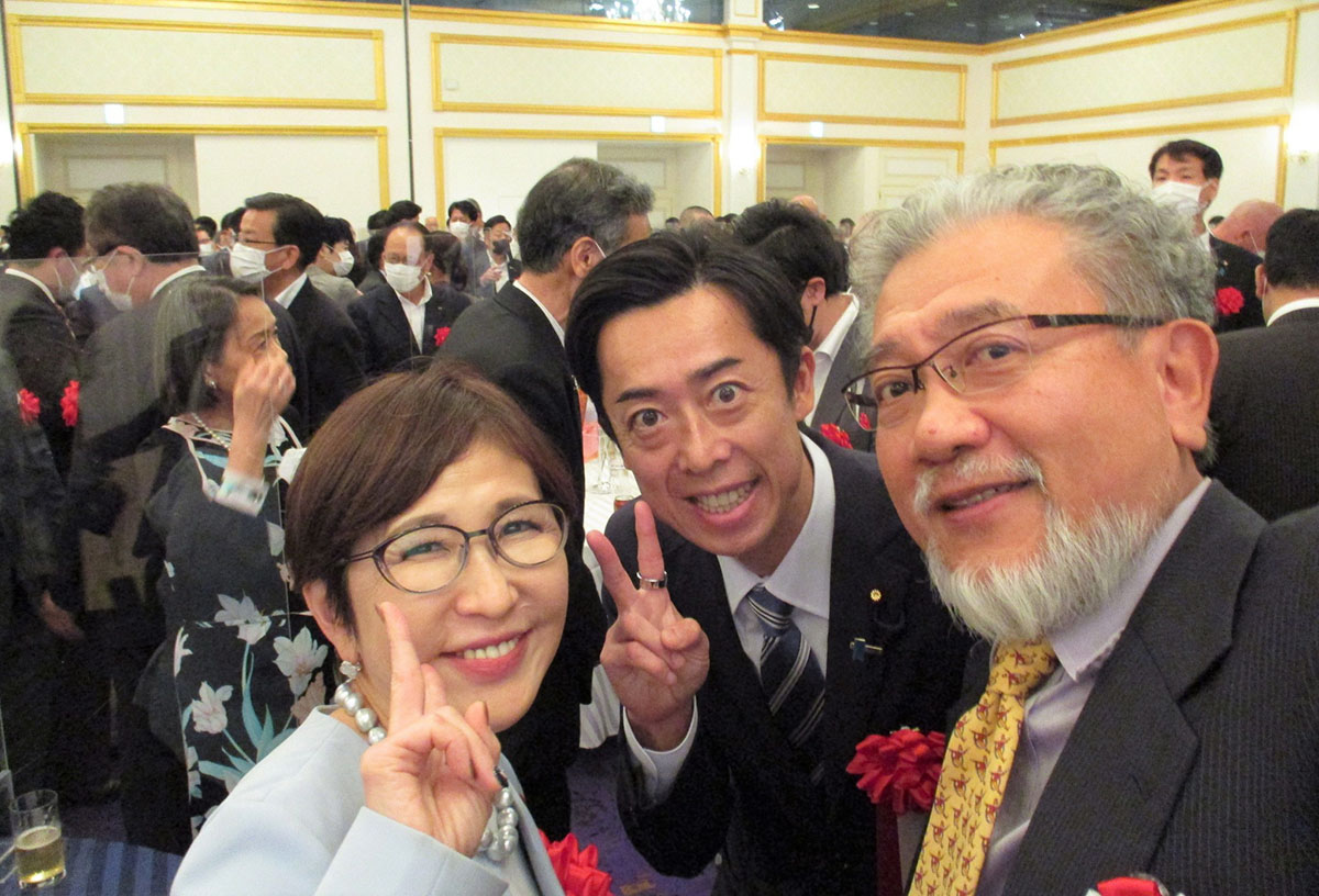 稲田朋美衆議院議員と谷川とむ衆議院員議員と三宅善信代表