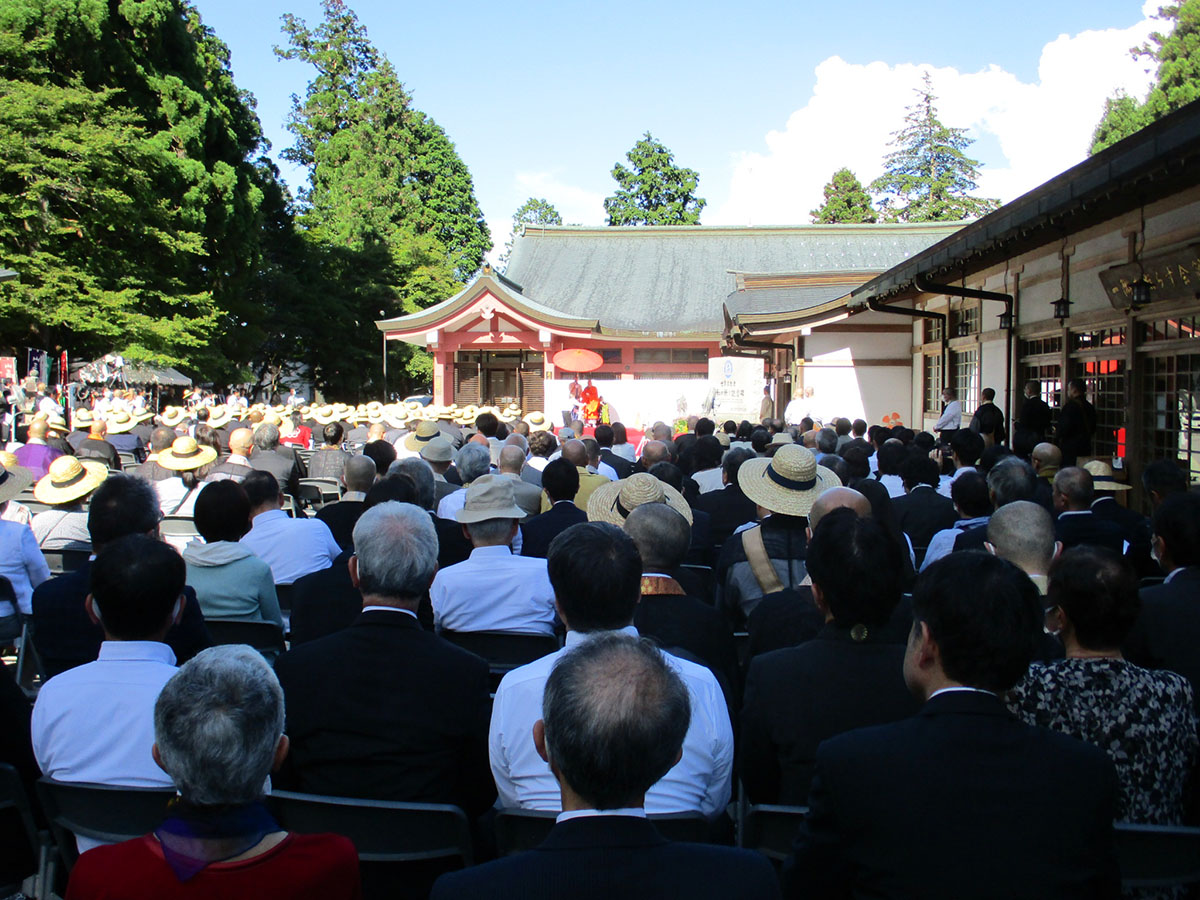 比叡山宗教サミット世界平和祈りの集会に出席した三宅善信代表