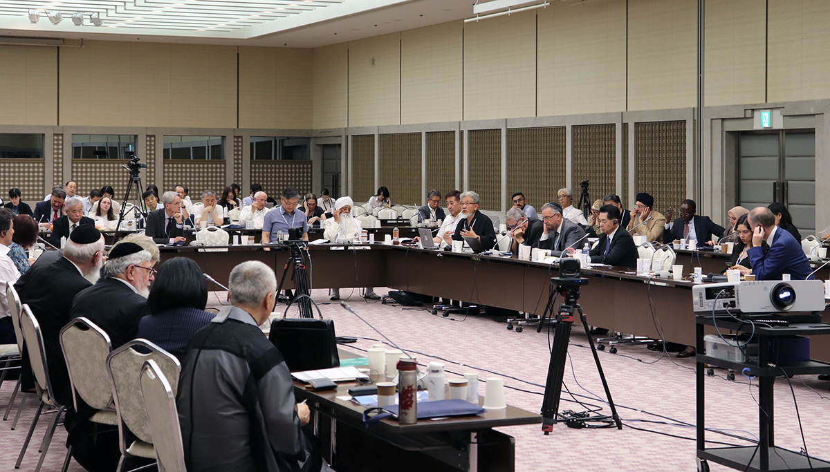 「平和のためのAI倫理会議」で持論を展開する三宅善信師