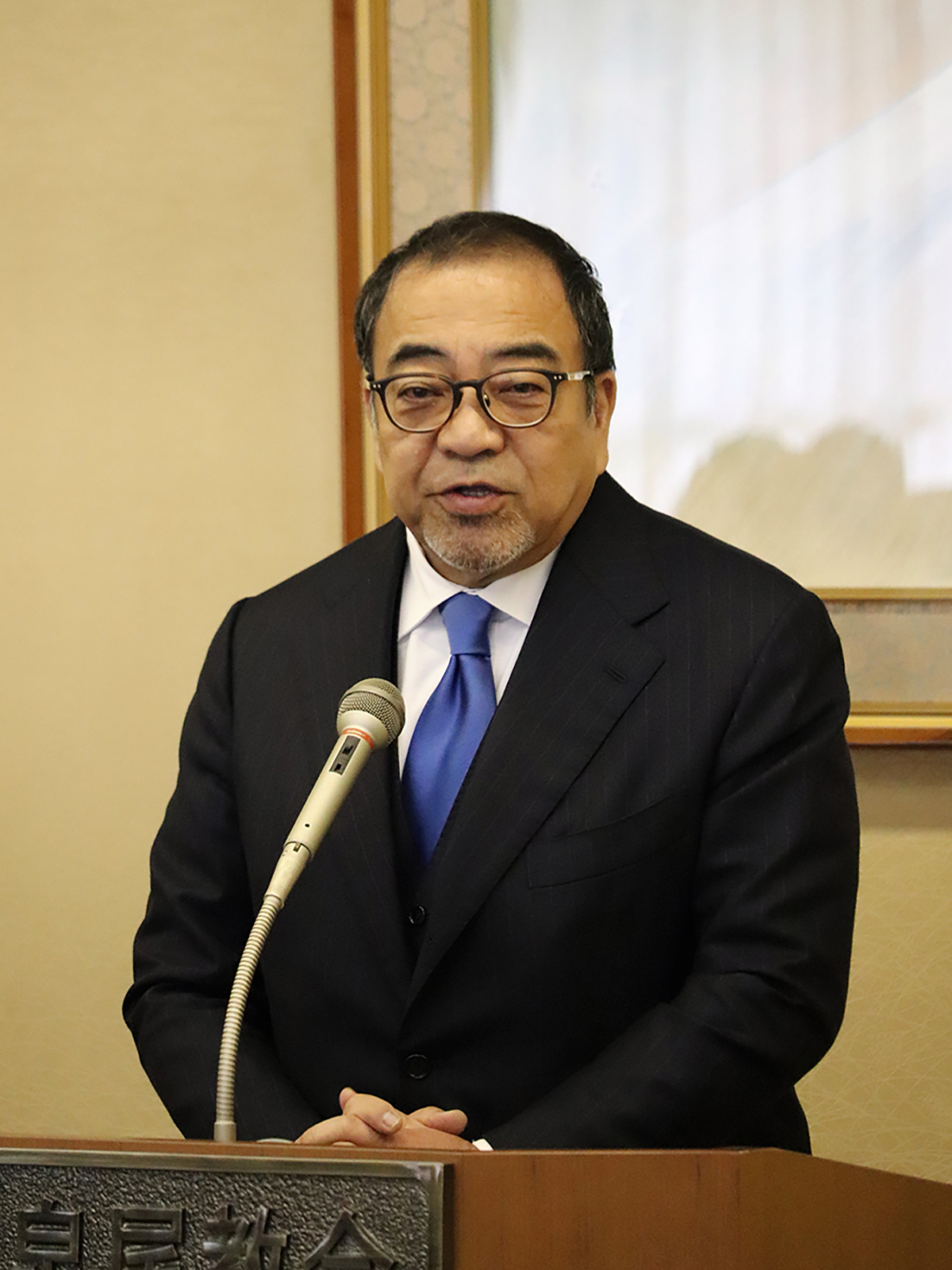 会長を退任する左藤一義師、会長に就任した宮本惠司師