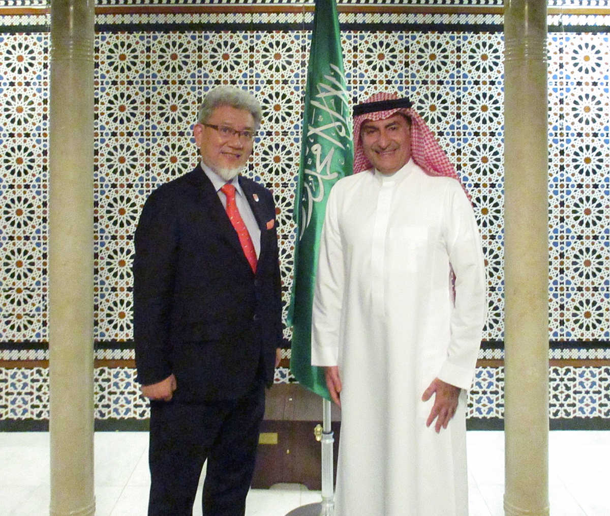 駐日サウジ大使に招かれた三宅善信代表