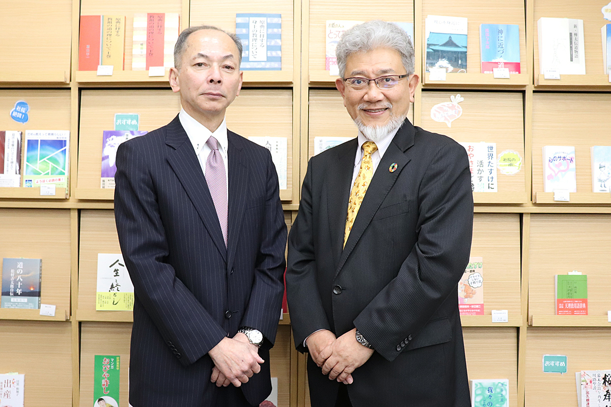 永尾教昭養徳社社長と対談する三宅善信代表