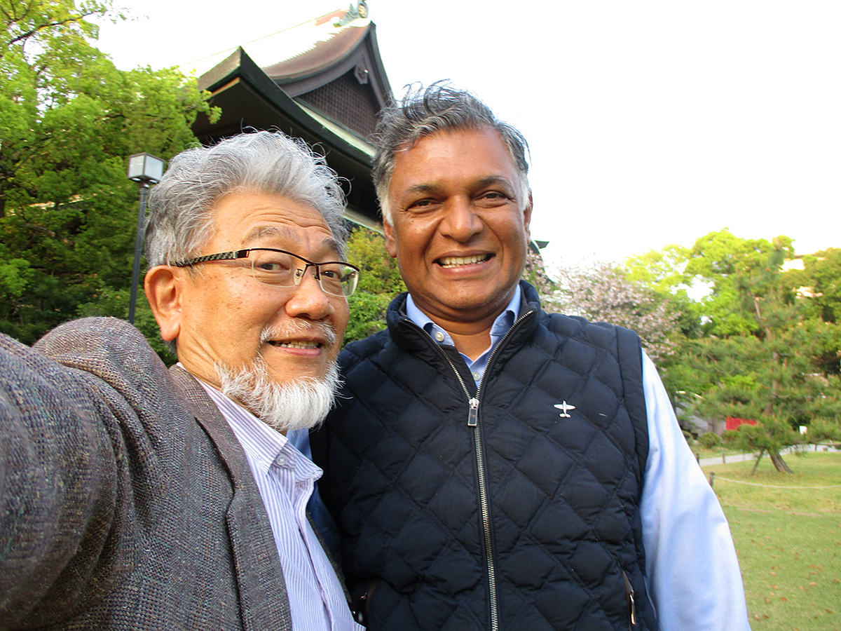 インド人投資家Ashok Aramと旧交を温める三宅善信代表