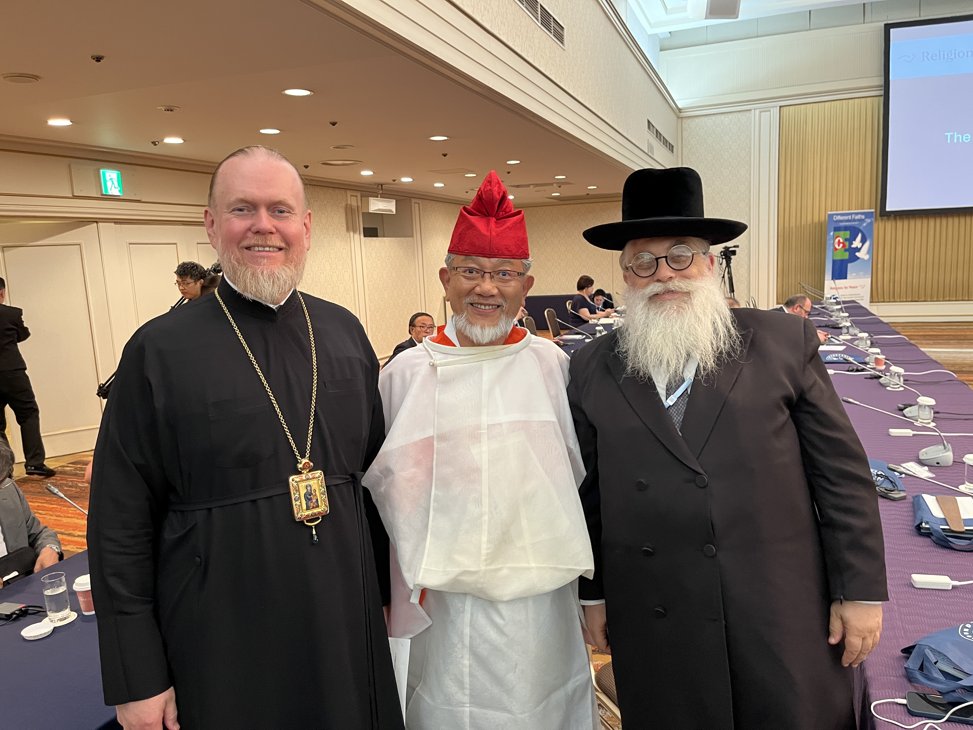 東京平和円卓会議でウクライナから参加した正教会主教とユダヤ教ラビと三宅善信師 東京平和円卓会議でウクライナから参加した正教会主教とユダヤ教ラビと三宅善信師