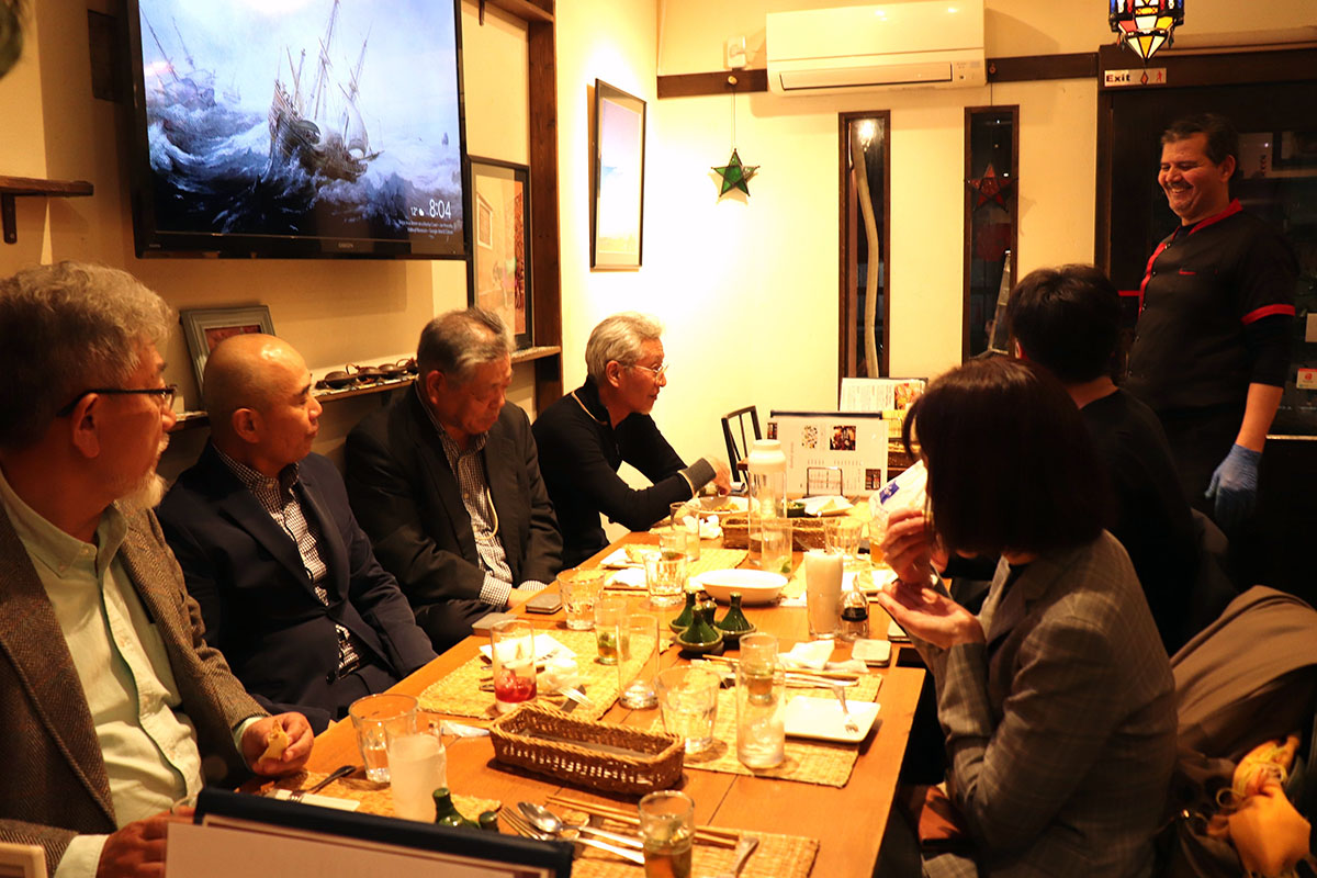  モロッコ料理店で開催された2025年度JLC納会の様子
