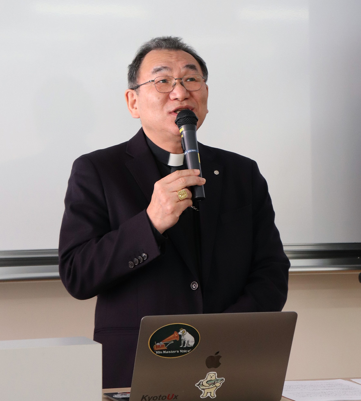 コルモス研究会議公開講演会の様子、講師の菊地功枢機卿と吉水岳彦師