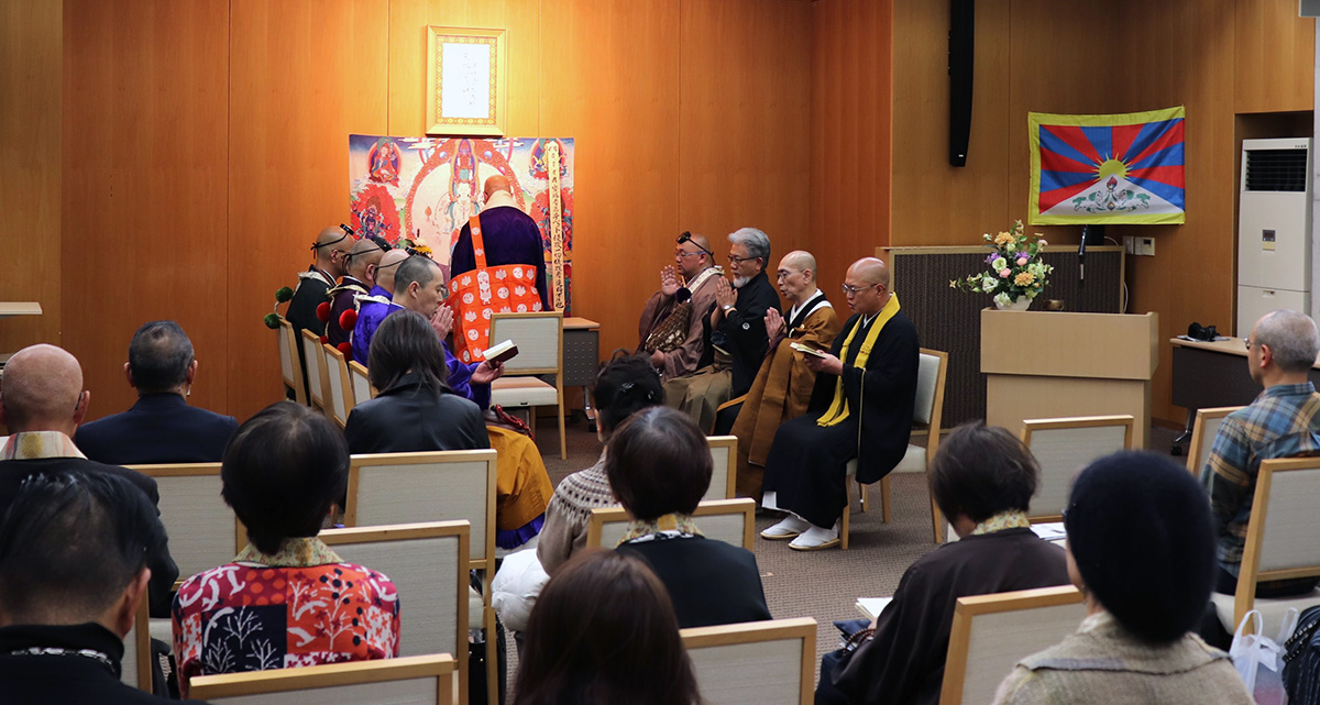 上田尚道スーパーサンガ会長を導師にチベット殉難者追悼法要が行われた