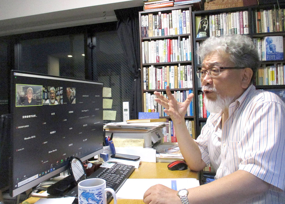 オンラインでの研究発表でAI倫理について力説する三宅善信師