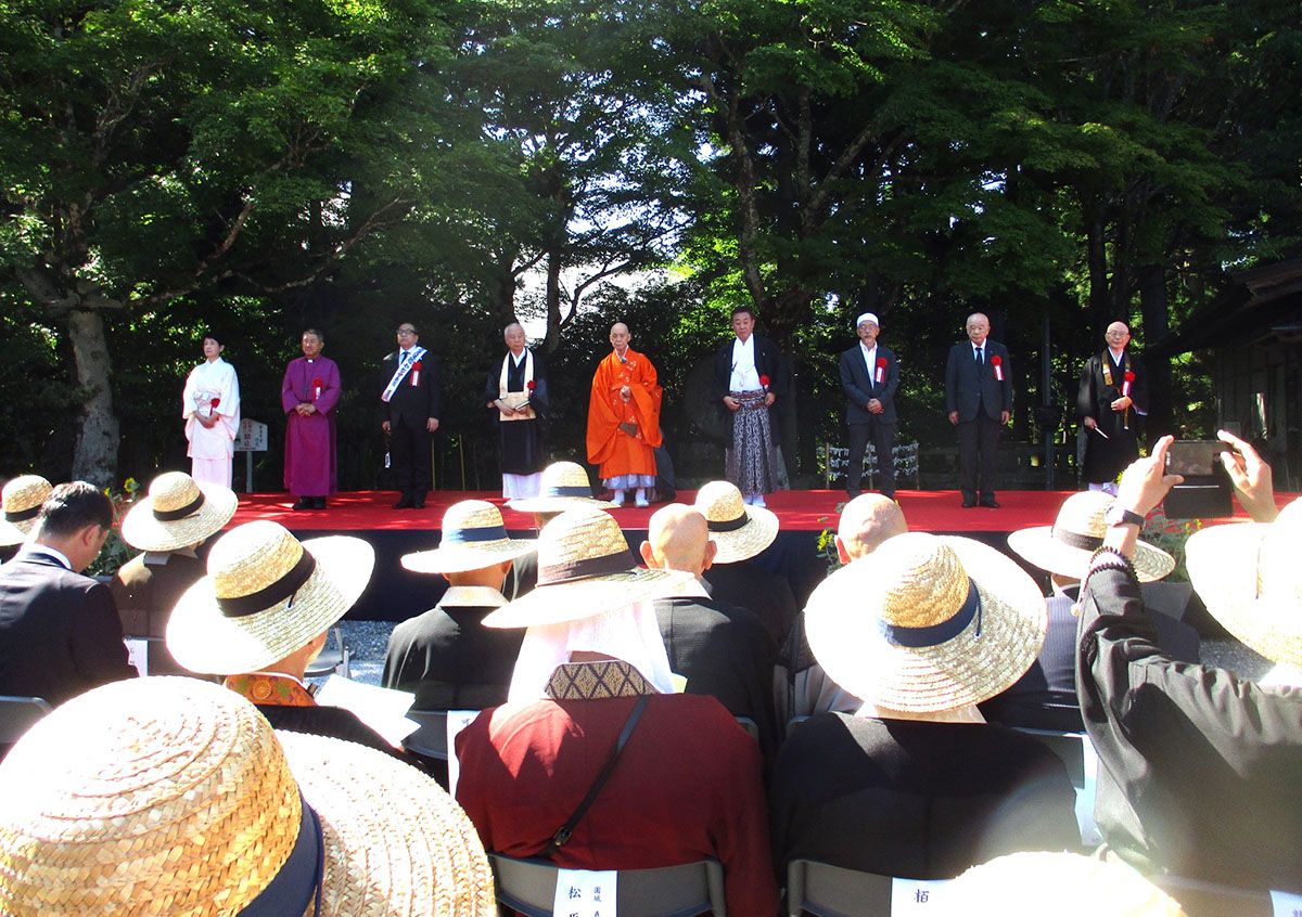 延暦寺会館と一隅を照らす広場で開催された第39回比叡山宗教サミット祈りの集い